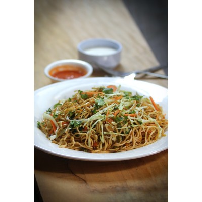 Chow Mein s piščancem in zelenjavo Chow Mein s piščancem in zelenjavo