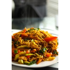 Chow Mein s piščancem in zelenjavo Chow Mein s piščancem in zelenjavo